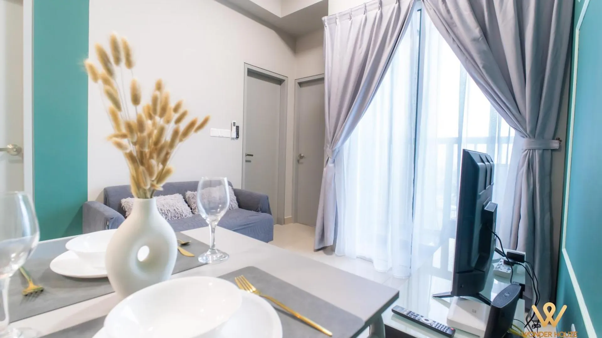 Modern Luxury Living In The Heart Of Damansara -2R2B 6 Pax Apartment Petaling Jaya 0*,  Malaysia